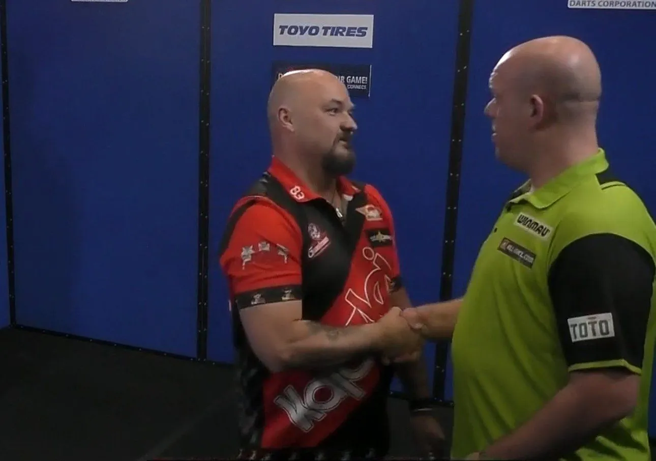 Michael van Gerwen voor tweede opeenvolgende dag in eerste ronde uitgeschakeld