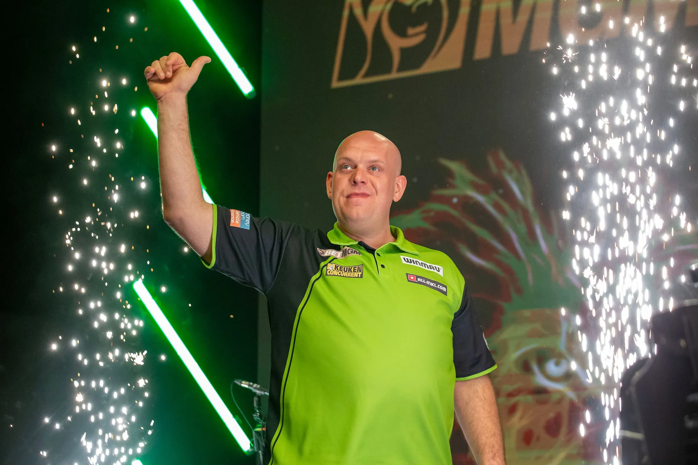 "Geen topfavoriet, maar dat was ik vorig jaar ook niet en toch won ik" - Michael van Gerwen voor start van play-offs Premier League Darts