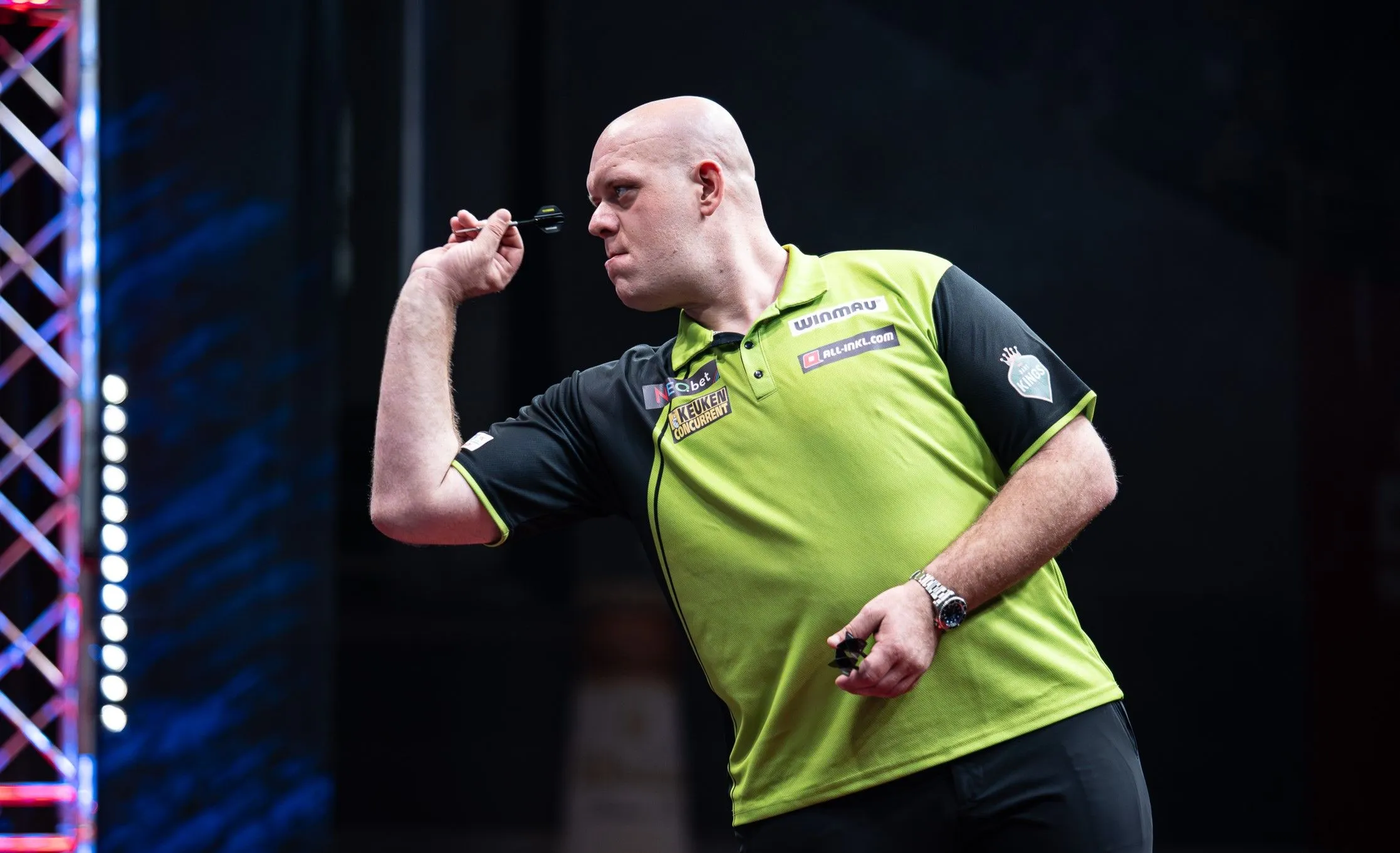 Michael van Gerwen onderuit tegen Ryan Searle in Leverkusen; Stephen Bunting imponeert met gemiddelde van 117