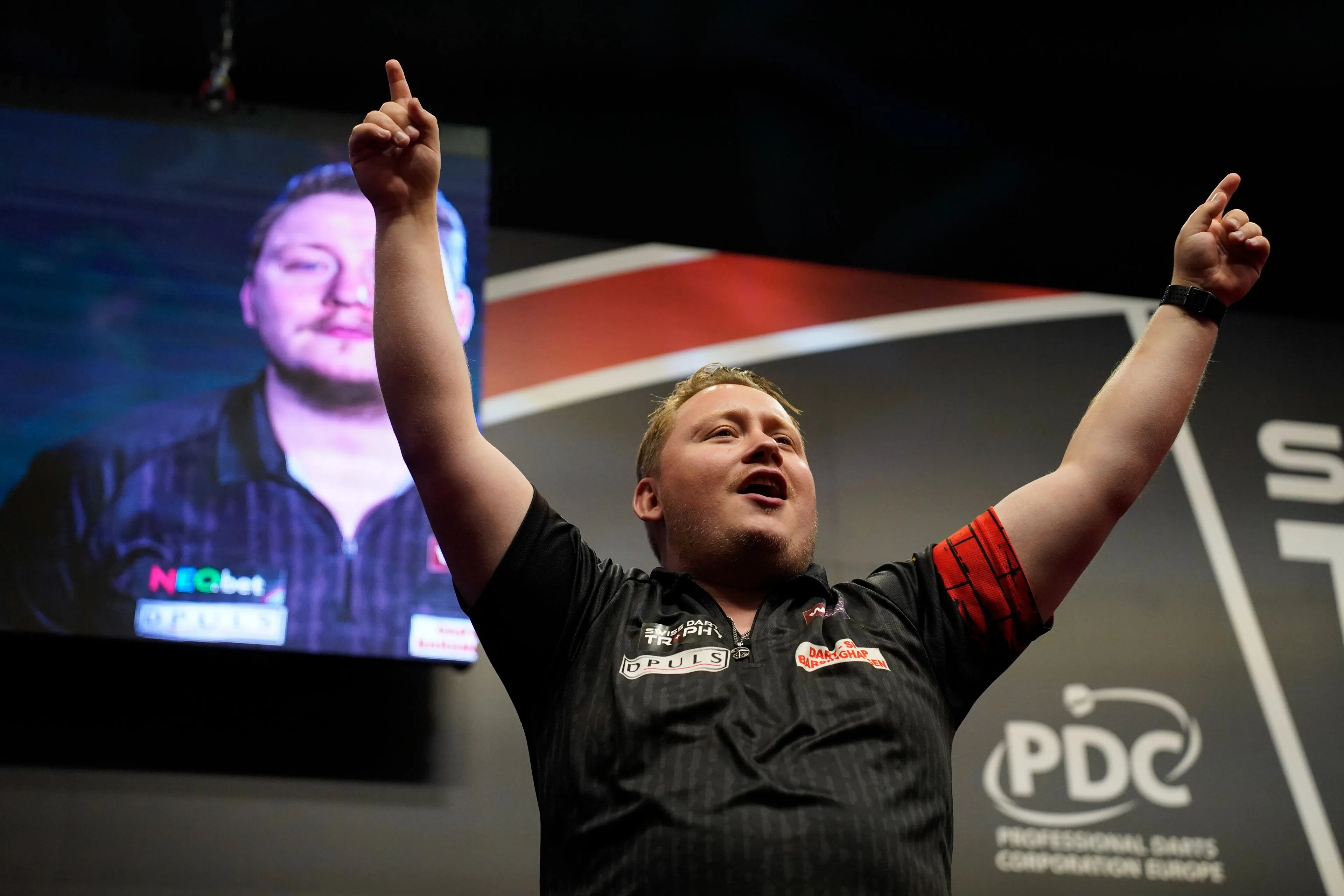 "Altijd blijven geloven dat ik nog kon winnen" - Martin Schindler overleefde zeven matchdarts op weg naar triomf op Swiss Darts Trophy