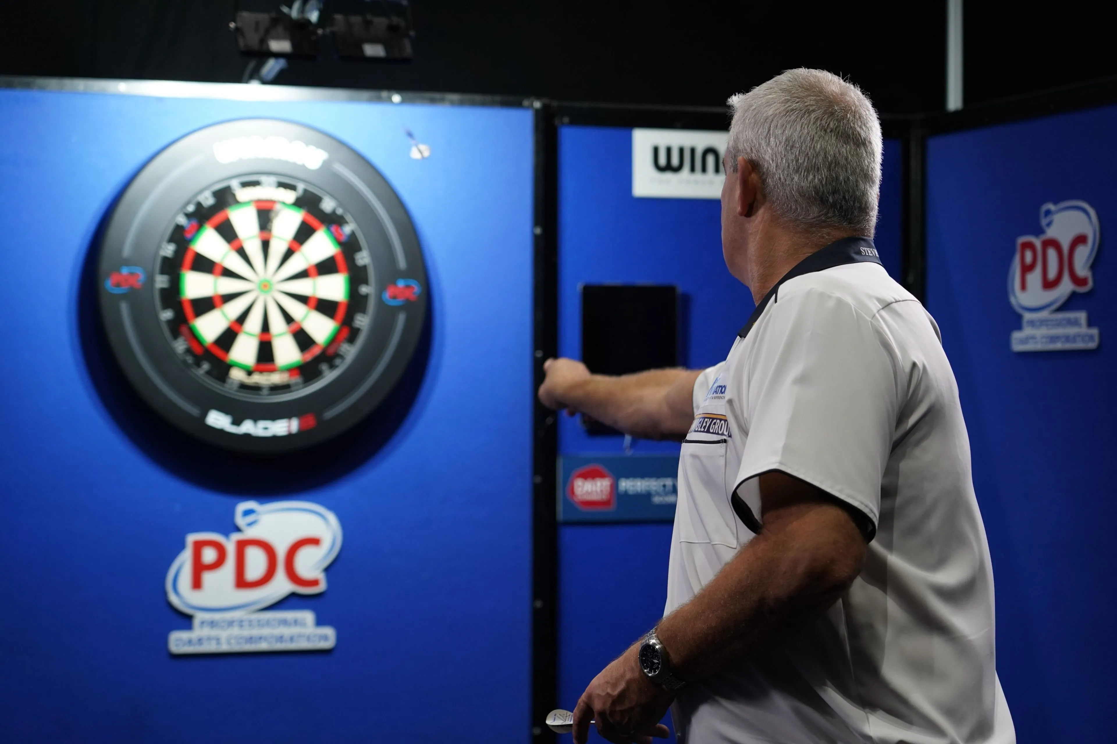 Live stream Players Championship 24-25-26: Zo kan je deze week live naar darten kijken