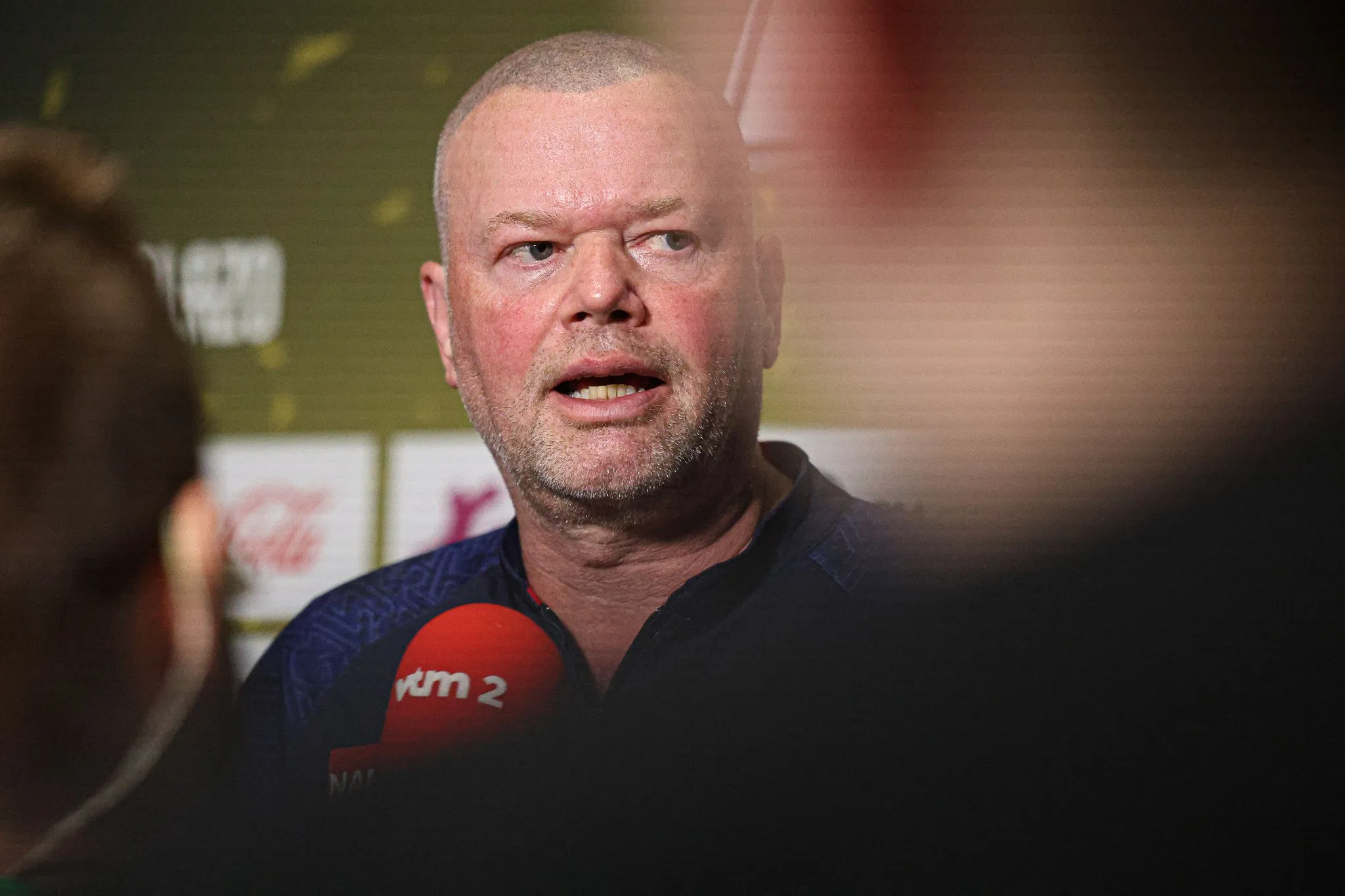 Raymond van Barneveld maakt zich zorgen om Michael van Gerwen: ''Normaal verliest hij dit soort wedstrijden niet''
