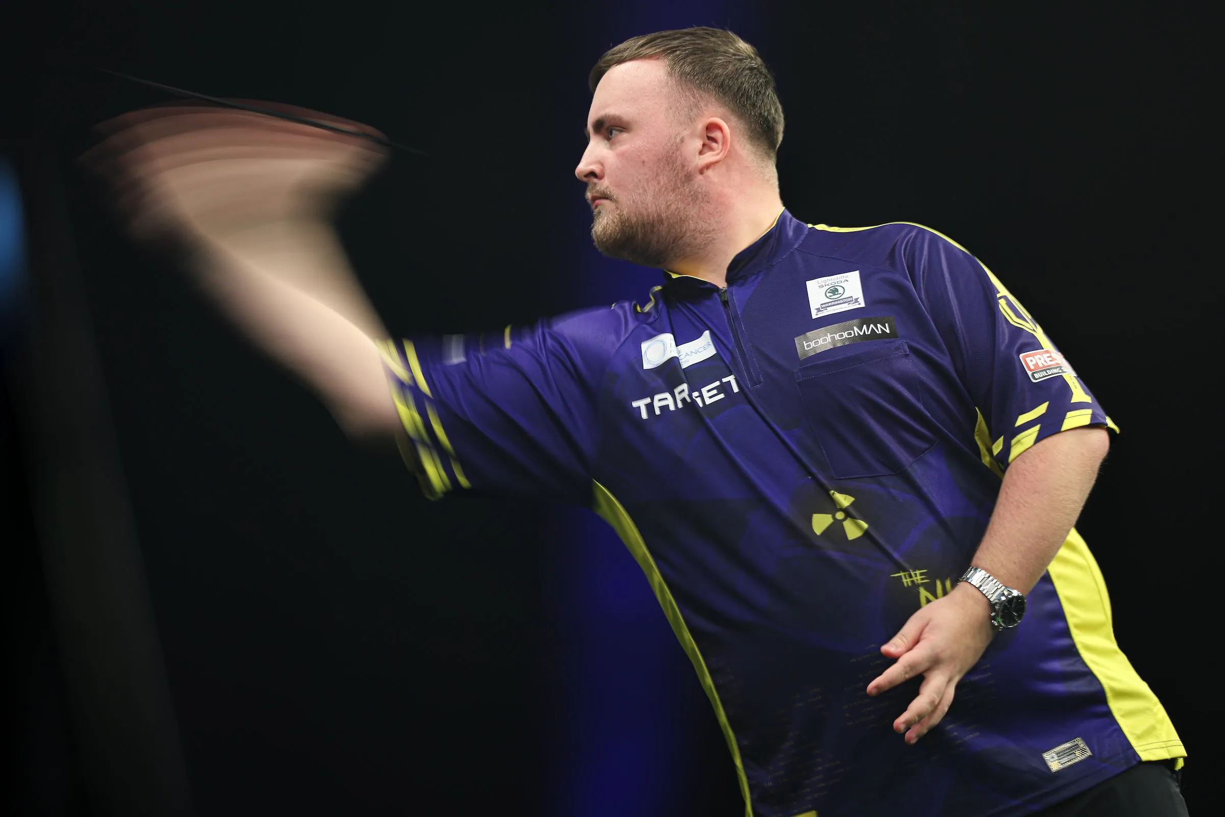 Luke Littler gooit met spetterende optredens elf jaar oud 180-toernooirecord uit recordboeken op Grand Slam of Darts
