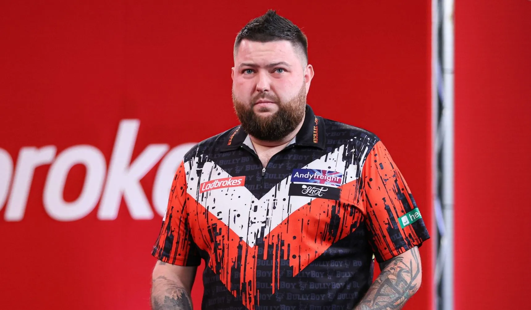 "Door één slechte wedstrijd lijkt het nu alsof niemand mijn naam nog kent" - Michael Smith worstelt met zijn plek buiten de wereldtop