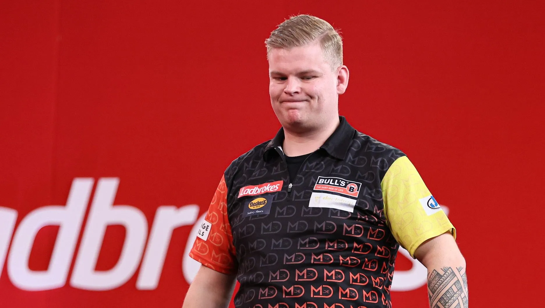 COLUMN: 'Mike De Decker vergeet dat hij professioneel darter is en moet niet anderen schuld geven van eigen uitspraken'