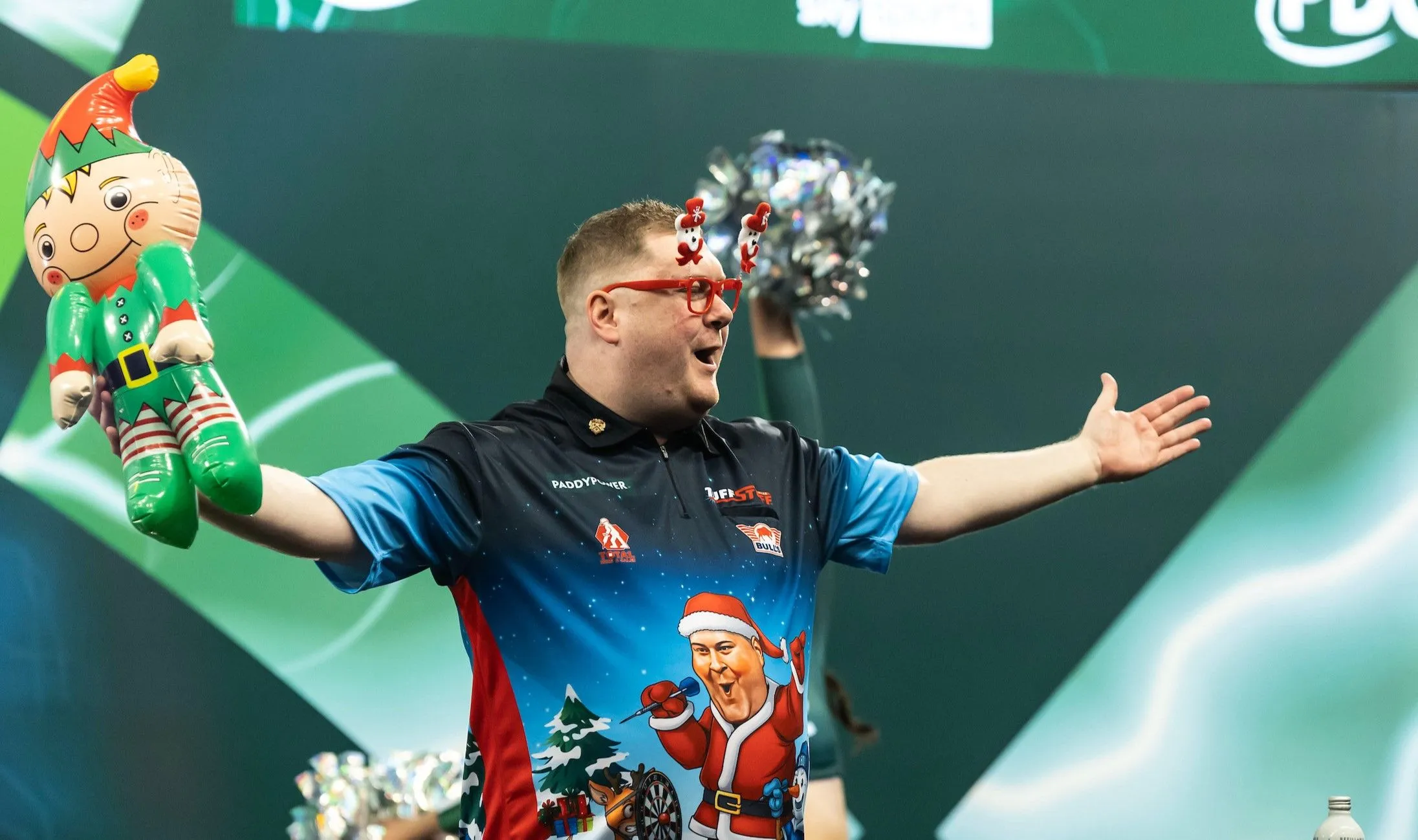 VIDEO | Ricky Evans zorgt weer vroeg voor heerlijke kerstsfeer in Alexandra Palace