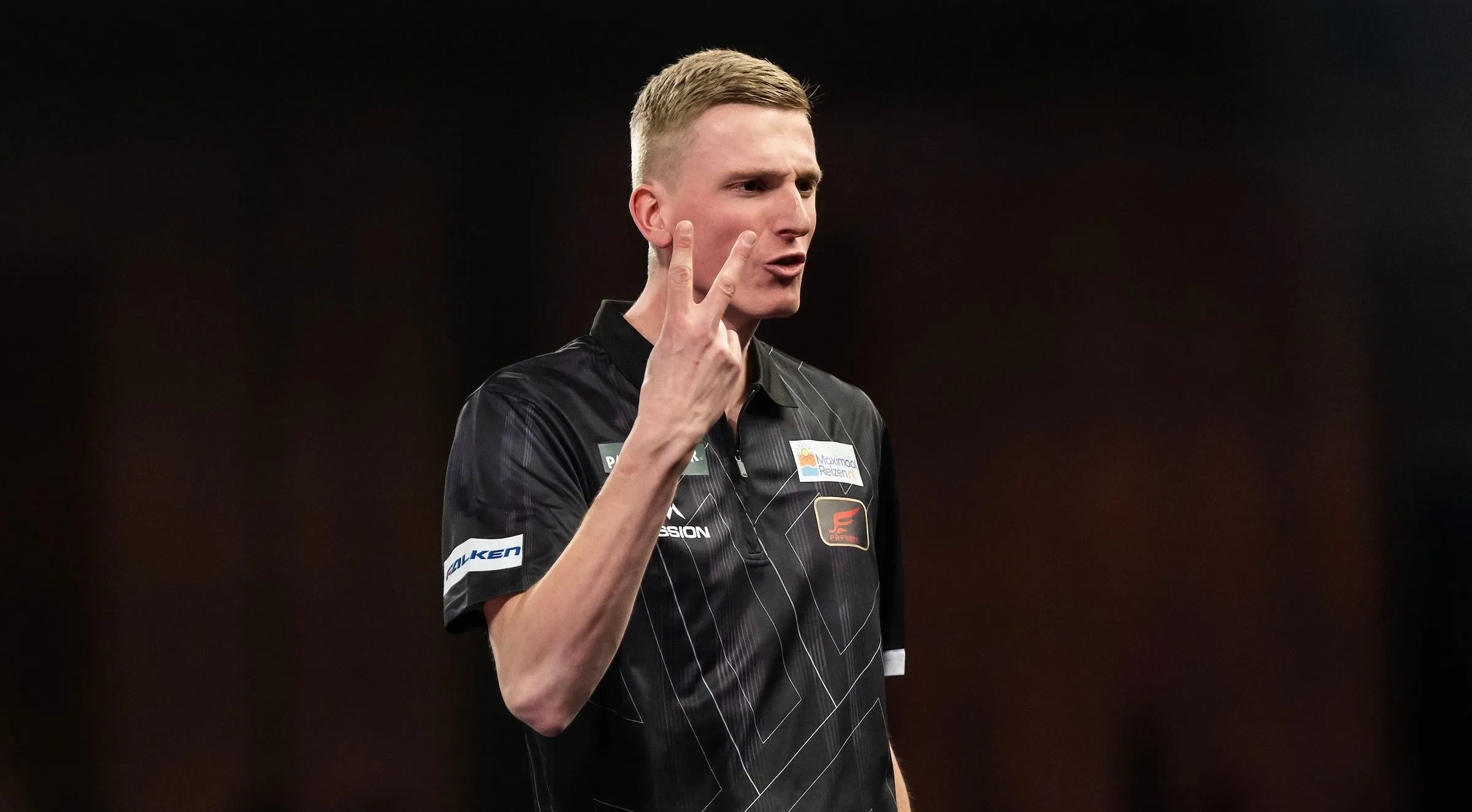 WK-outsider Wessel Nijman na sudden-death leg op het nippertje verder op het WK Darts