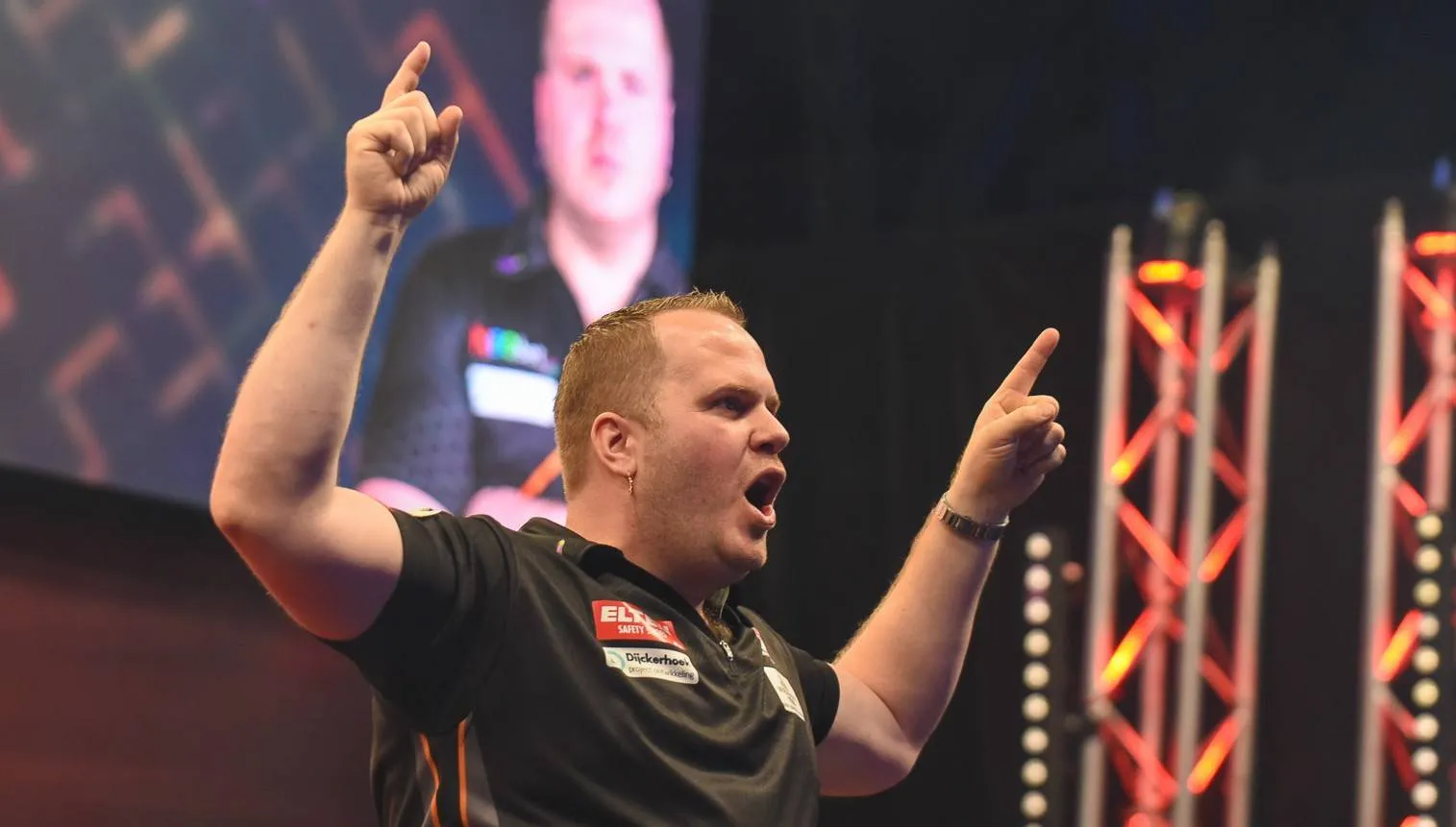 Spectaculaire overwinning Van Duijvenbode met vier 100+ finishes op Dutch Darts Championship; Barney onderuit in Rosmalen