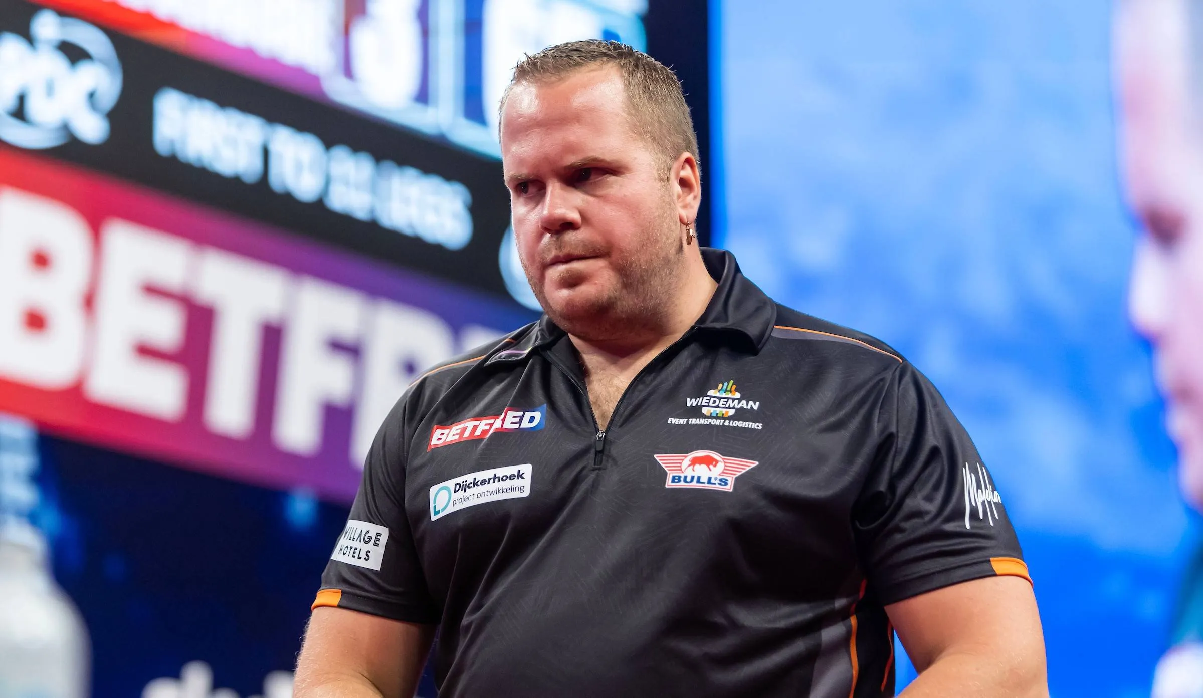 Knoeiende Van Duijvenbode verliest op Hungarian Darts Trophy; Huybrechts wel naar tweede ronde in Boedapest