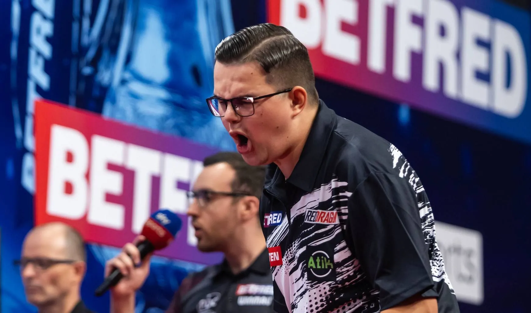 Van Veen maakt gehakt van Van Duijvenbode en bereikt laatste 16 op de Swiss Darts Trophy; Noppert verslaat World Grand Prix-concurrent van Van Barneveld