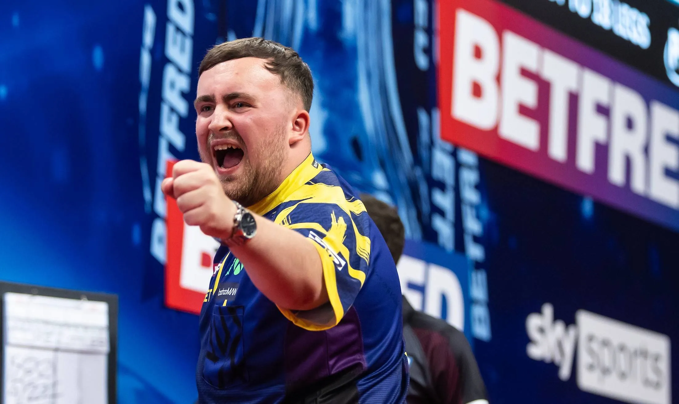 Luke Littler heeft als enige darter een jaargemiddelde van 100+, Van Veen maakt indruk in kielzog wereldtoppers