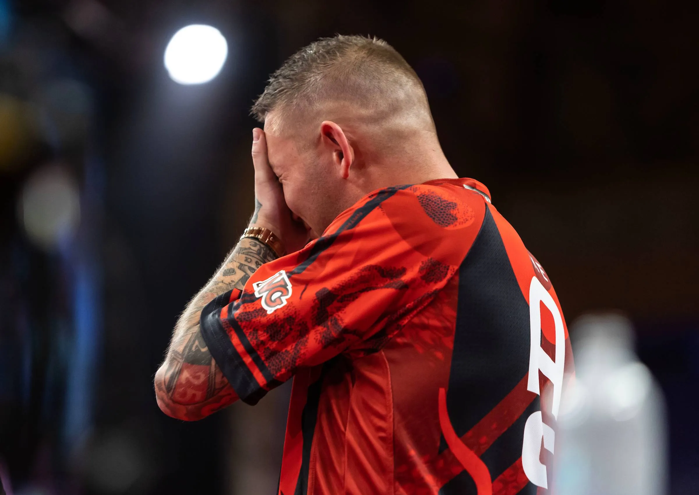 ''Ben er echt kapot van dat ik gisteren verloren heb'' - Nathan Aspinall baalt stevig na nederlaag maar toont zich ook sportief verliezer