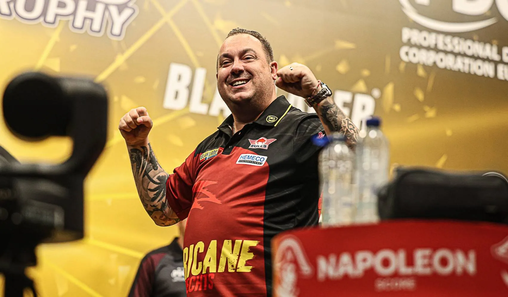 Live Players Championship 26: Huybrechts met whitewash langs Van Barneveld, Van Gerwen verliest opnieuw vroeg