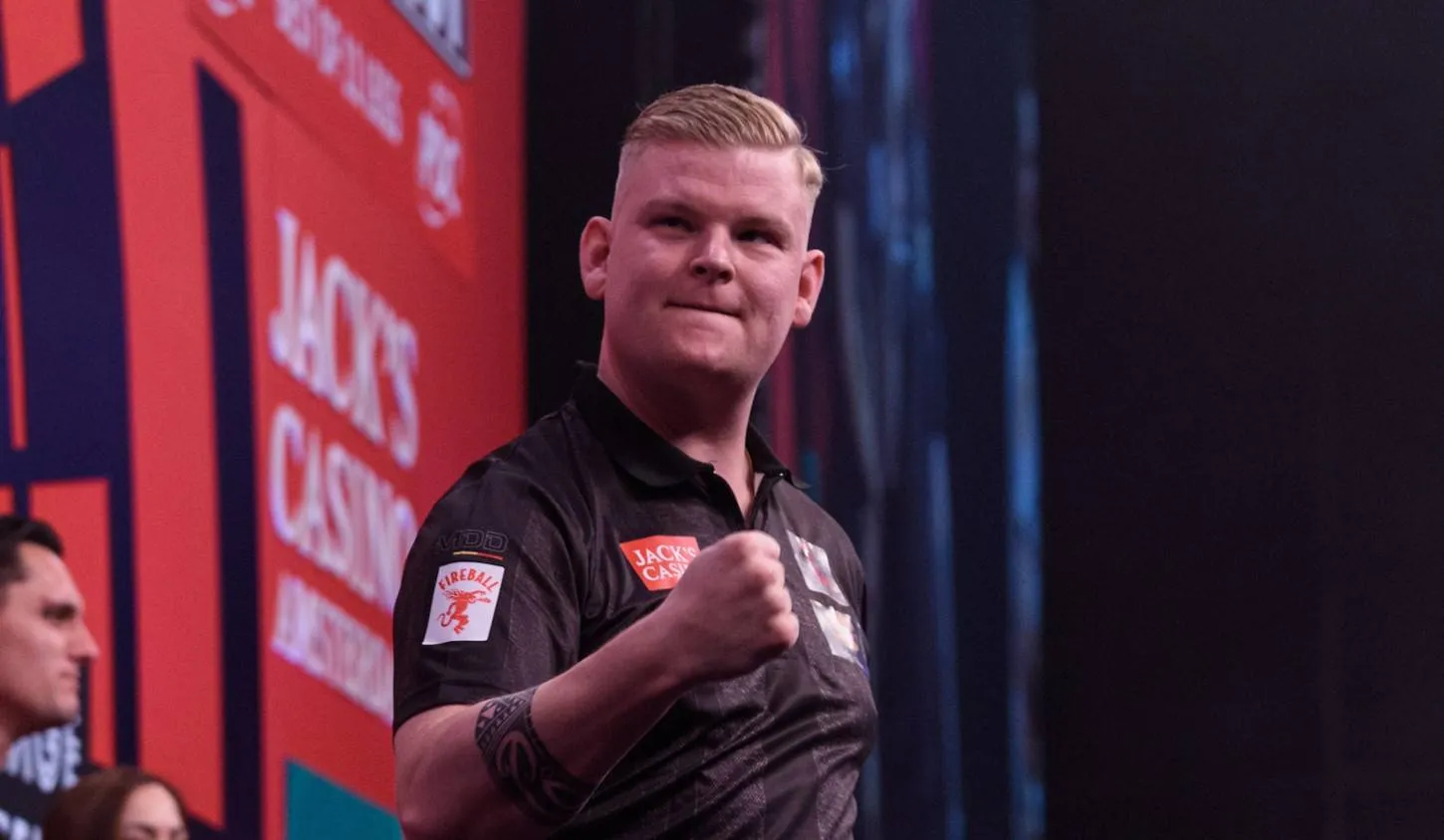 “Mijn seizoen is ondermaats, ik verdien geen plek in de Premier League Darts” - Mike De Decker is kritisch voor zichzelf