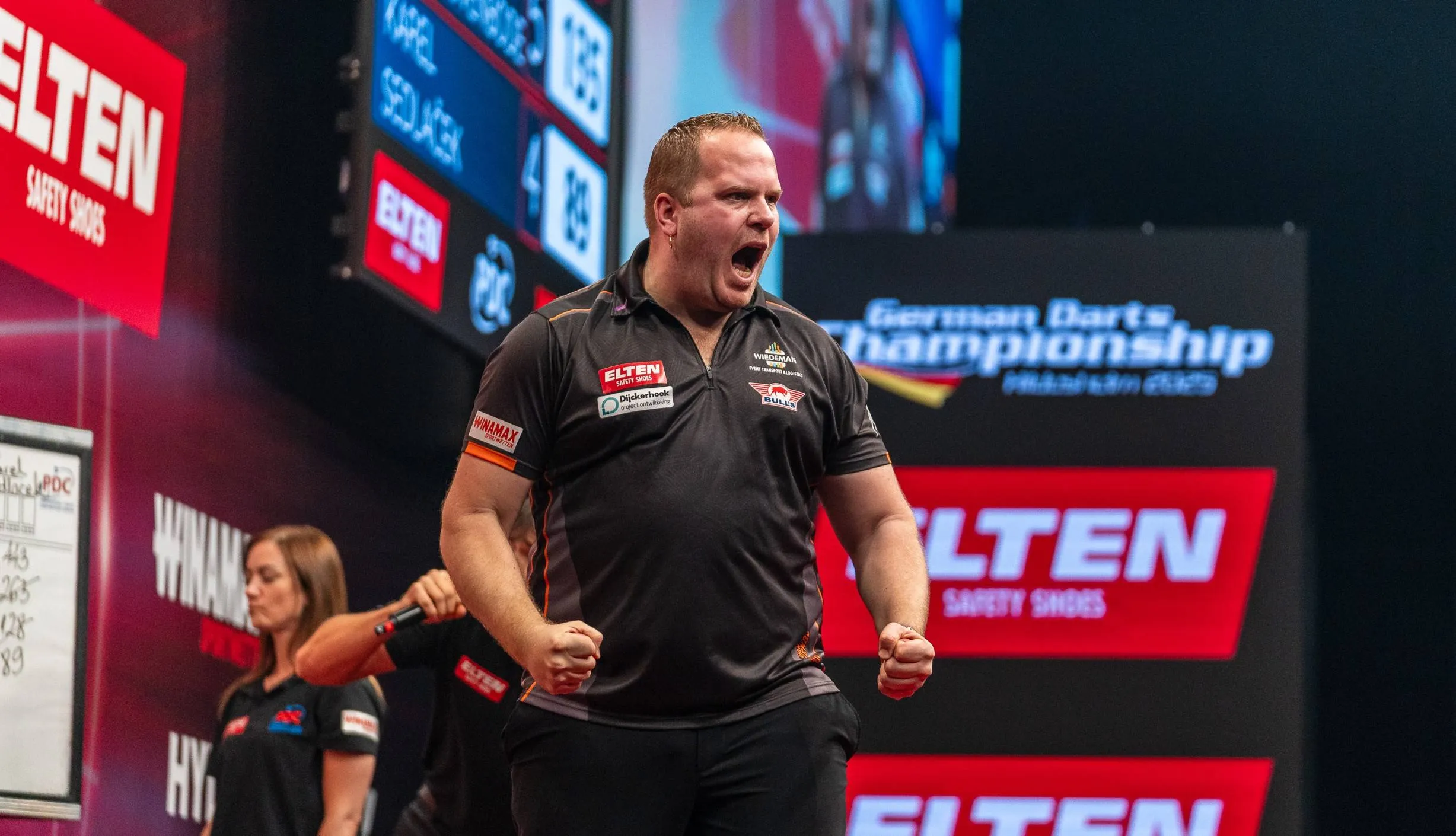 Live German Darts Championship 2025: Van Duijvenbode knokt zich langs Schindler in leg-decider, vier Nederlanders in kwartfinale