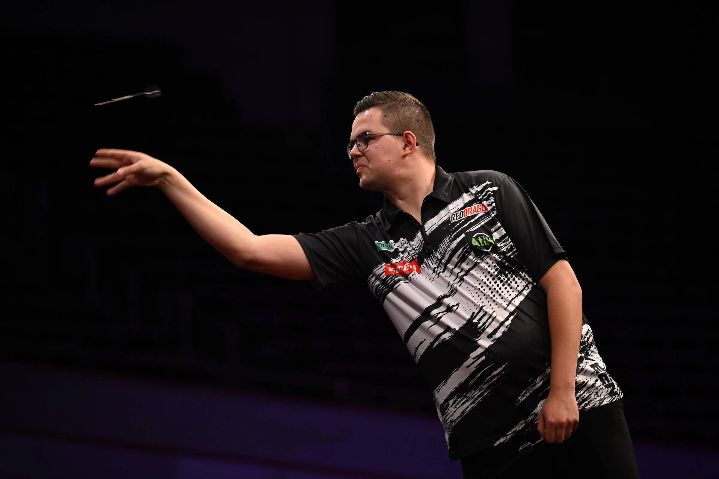 ''Zei al dat ik het niet moest laten aankomen op legsaldo'' - Gemiste dubbels kosten Gian van Veen de kop op Grand Slam of Darts
