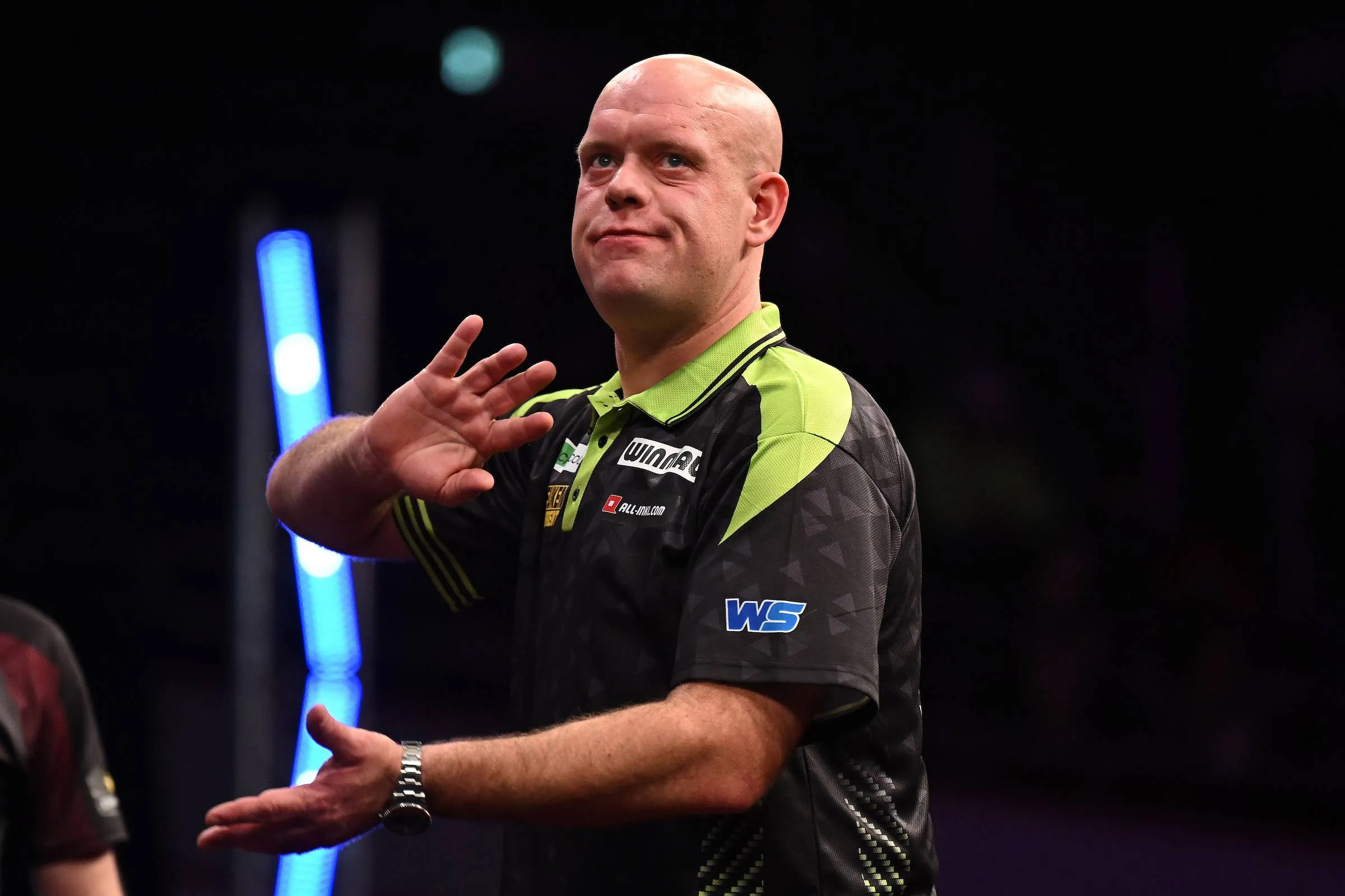 “Hij kan nog niet goed omgaan met die klapjes” - Van der Voort ziet nog onzekerheid bij Van Gerwen