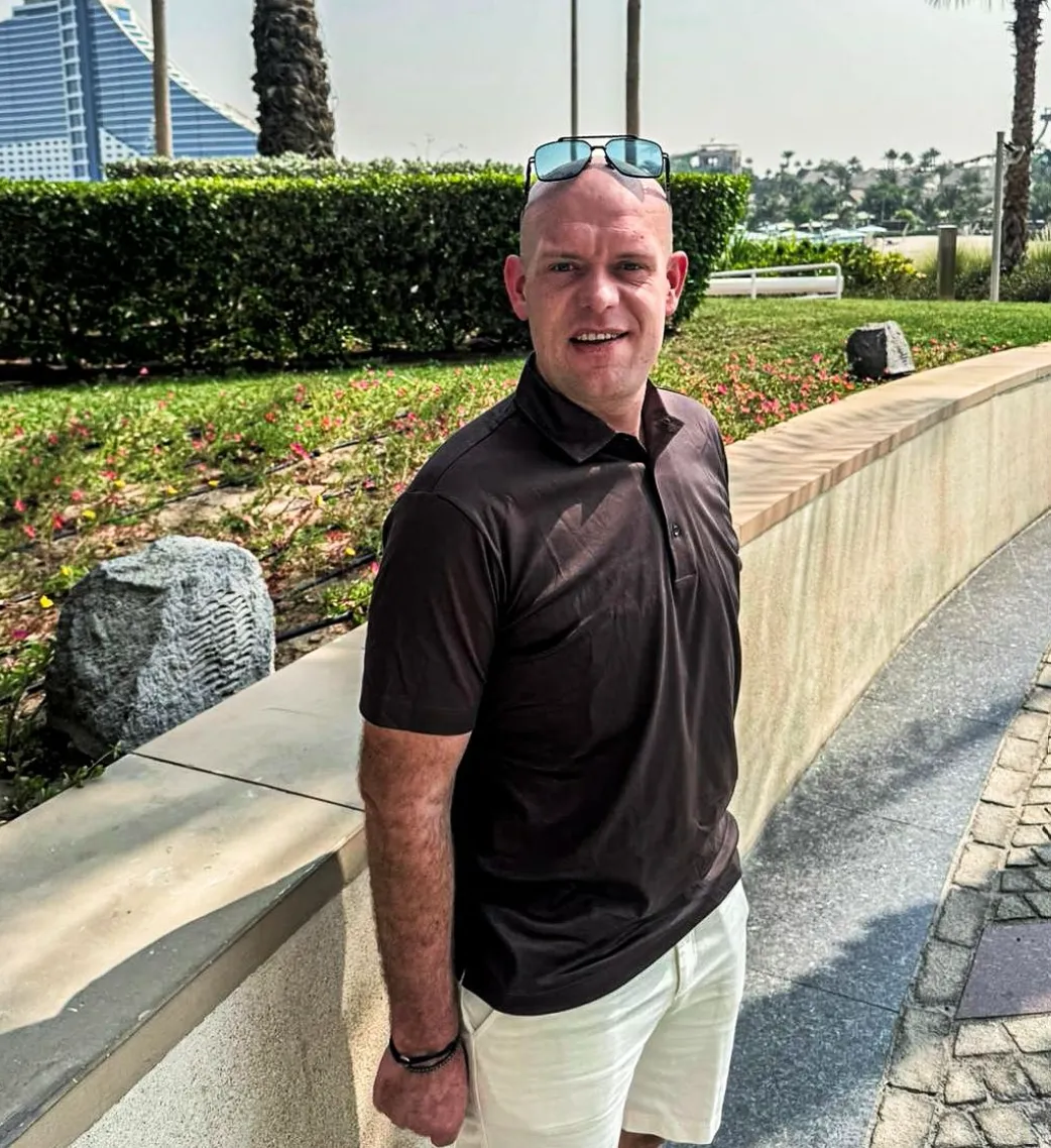 Er even tussenuit! Michael van Gerwen stoomt zich in Dubai klaar voor de Grand Slam of Darts