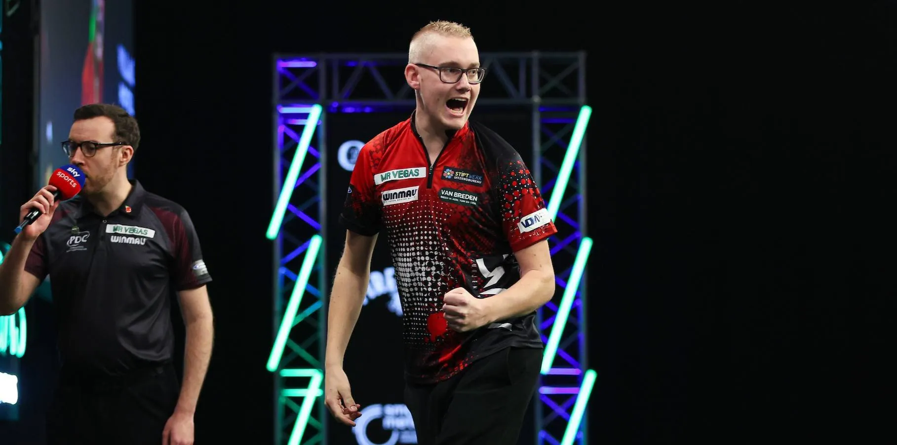 Jurjen van der Velde stunt met bereiken knock-outfase op Grand Slam of Darts; Luke Humphries en Gerwyn Price als poulewinnaar verder