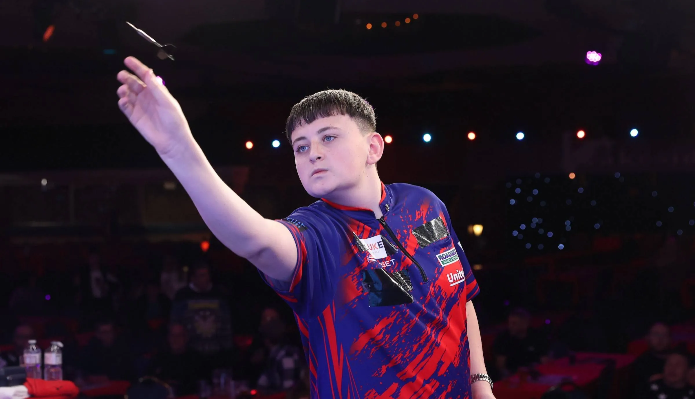 Mitchell Lawrie completes incredible opening win at Lakeside.