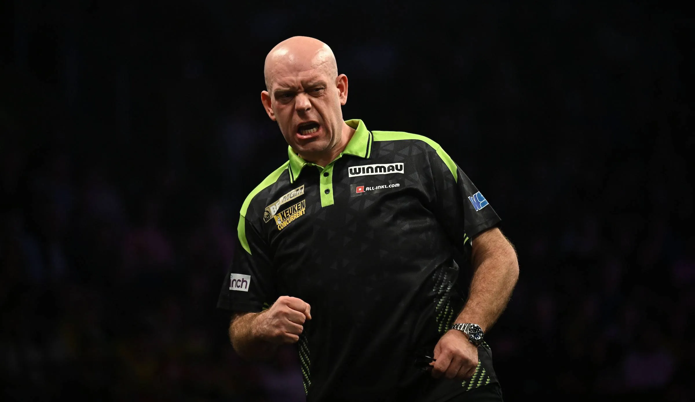 Michael van Gerwen balt de vuist