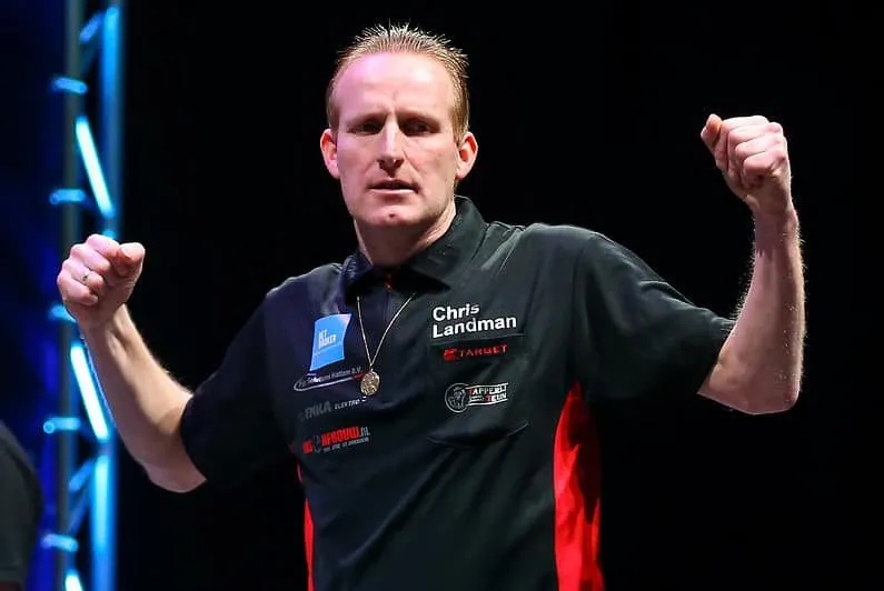 Landman geplaatst voor WK Darts na winst West-Europese kwalificatietoernooi