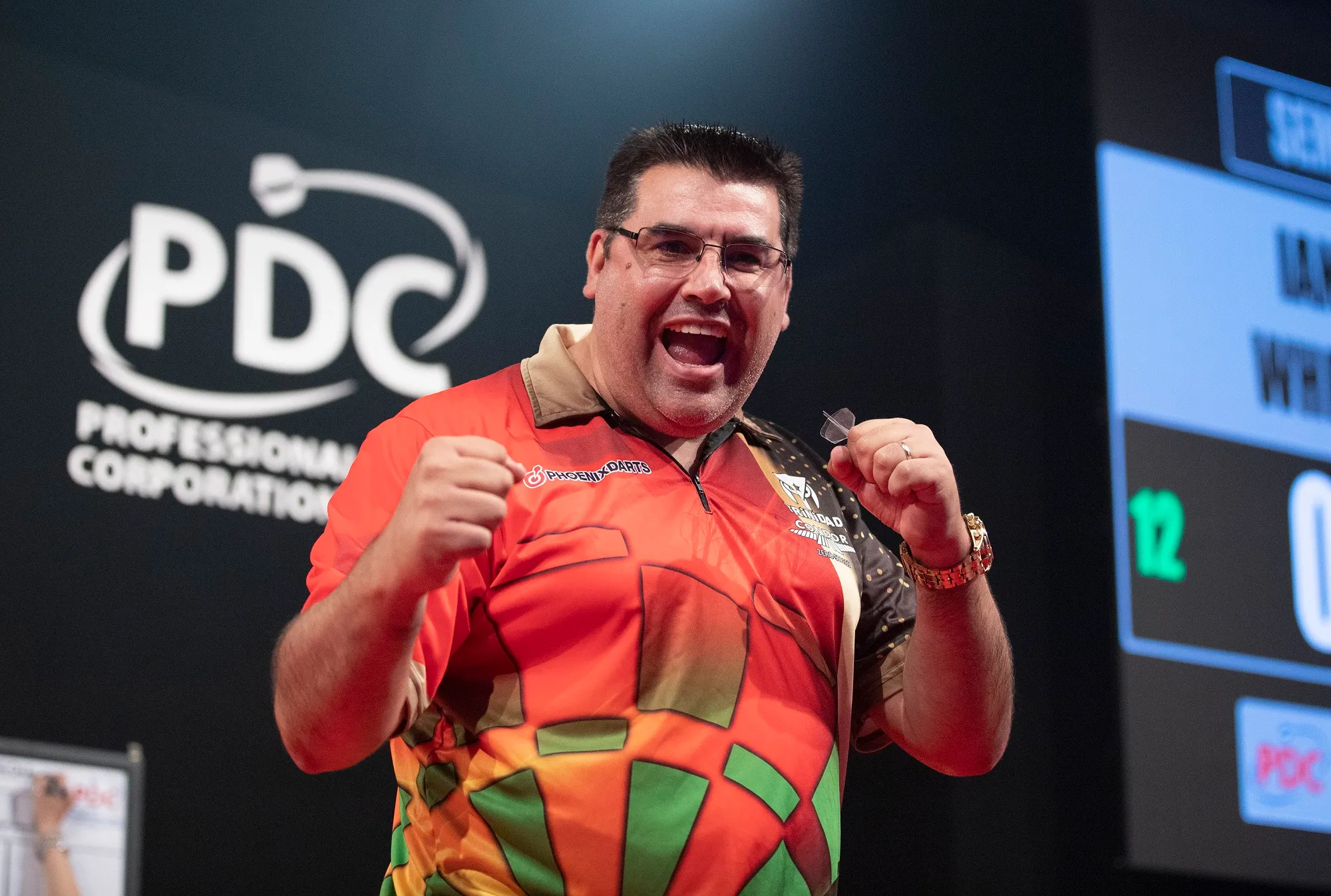De Sousa met negendarter langs De Zwaan op EK Darts, White dankzij hoge finishes te sterk voor King