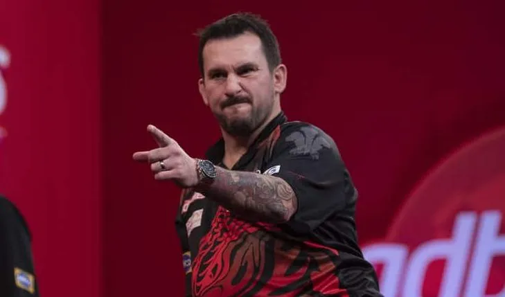 Clayton houdt Wattimena op legsaldo van dagzege in tweede fase PDC Home Tour II