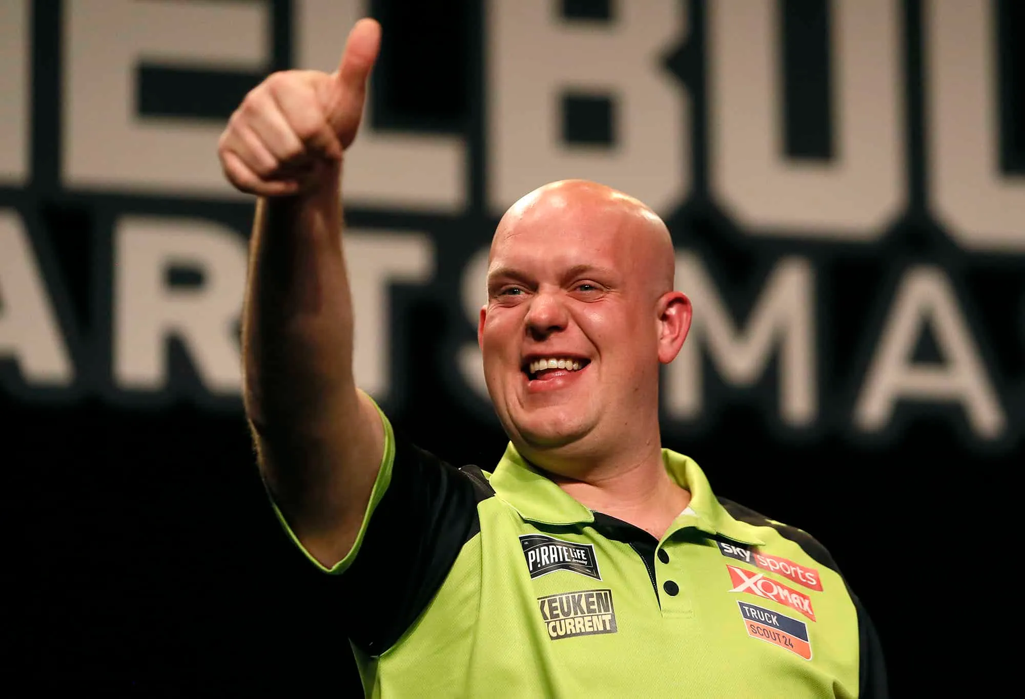 Van Gerwen met ruime zege op Lennon naar laatste zestien op German Darts Championship