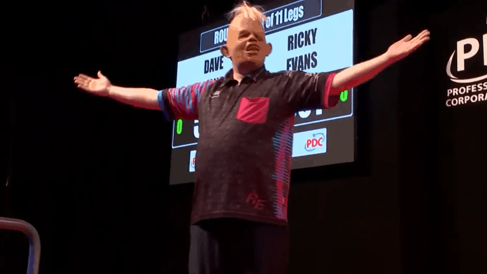VIDEO: Ricky Evans met één van de opmerkelijkste walk ons ooit tijdens Dutch Darts Masters