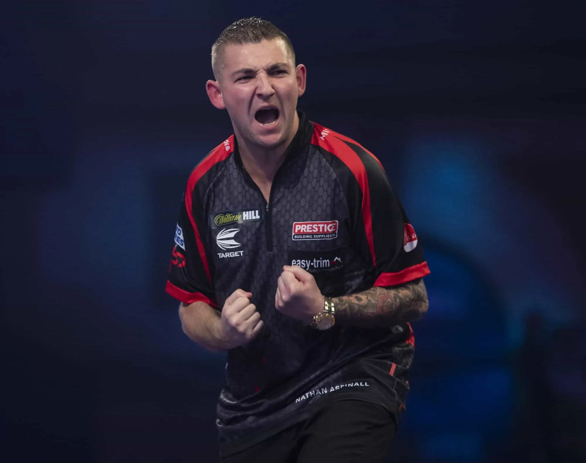 Waites laat met vier gemiste matchdarts Aspinall ontsnappen op WK Darts