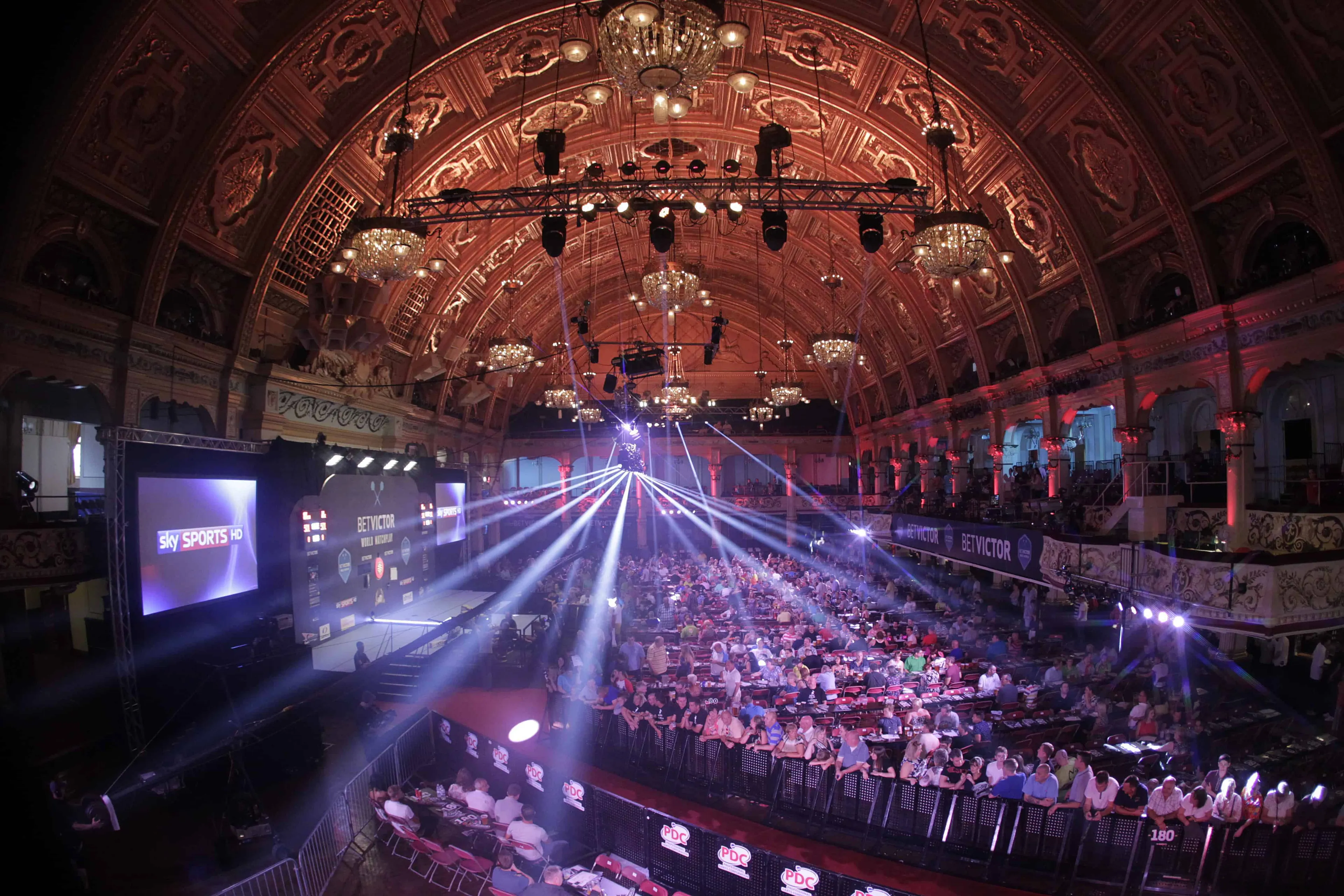 PDC mikt op volgepakte Winter Gardens tijdens World Matchplay