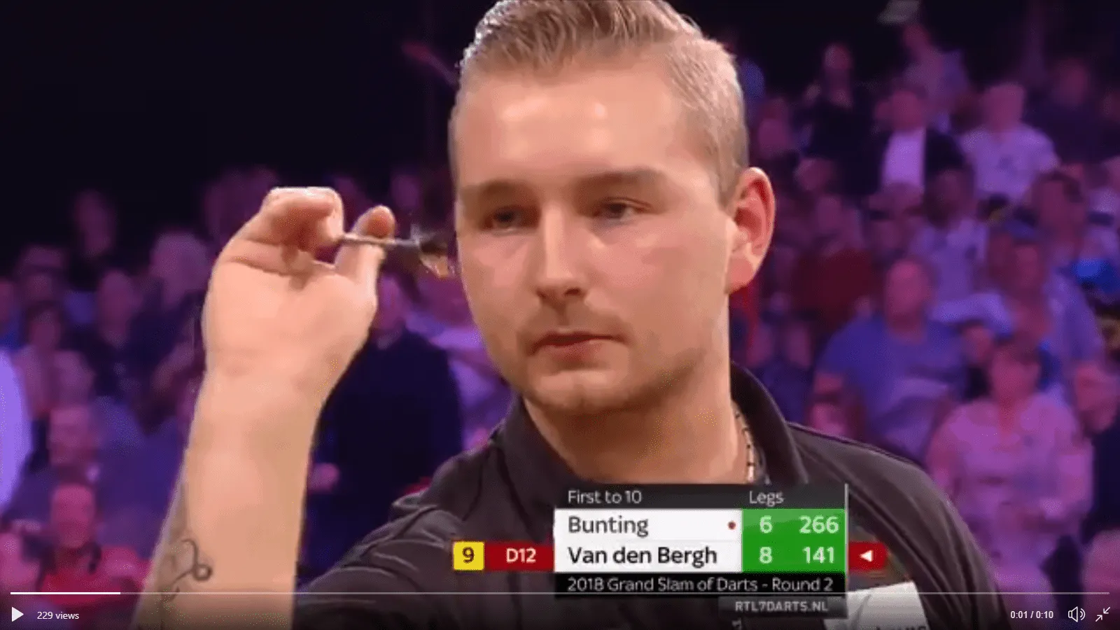 VIDEO: Van den Bergh gooit negendarter tijdens Grand Slam of Darts