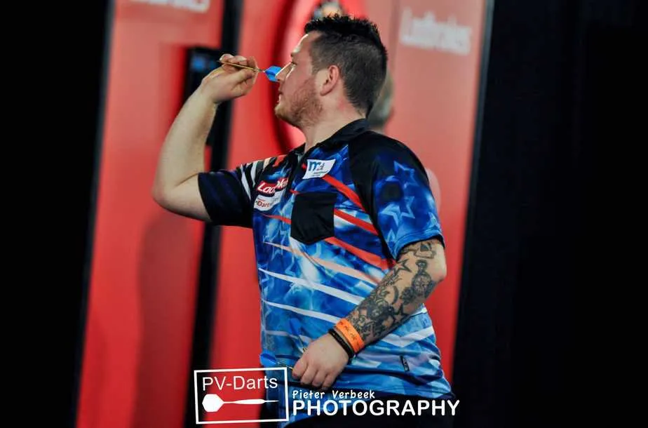 Telnekes na beslissende set onderuit bij debuut op PDC-WK