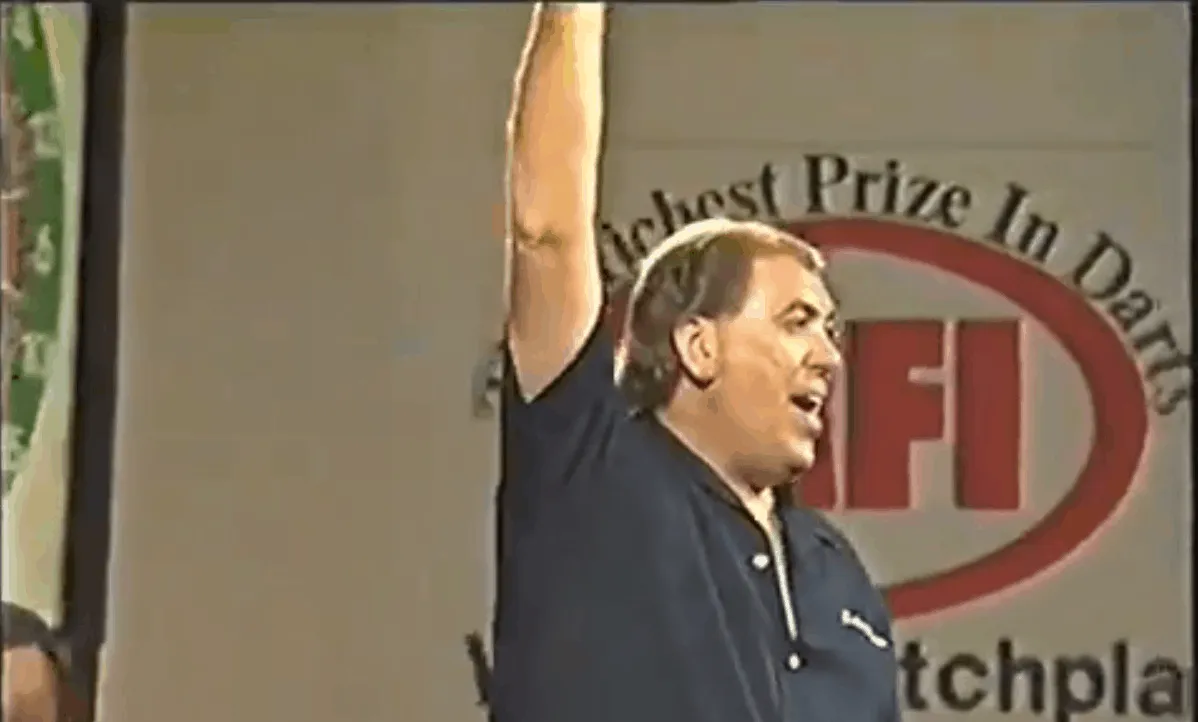 THROWBACK VIDEO: John Lowe gooit exact 36 jaar geleden eerste negendarter tijdens televisietoernooi