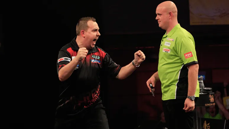 VIDEO: Dit zijn alle negendarters in de historie van de Grand Slam of Darts