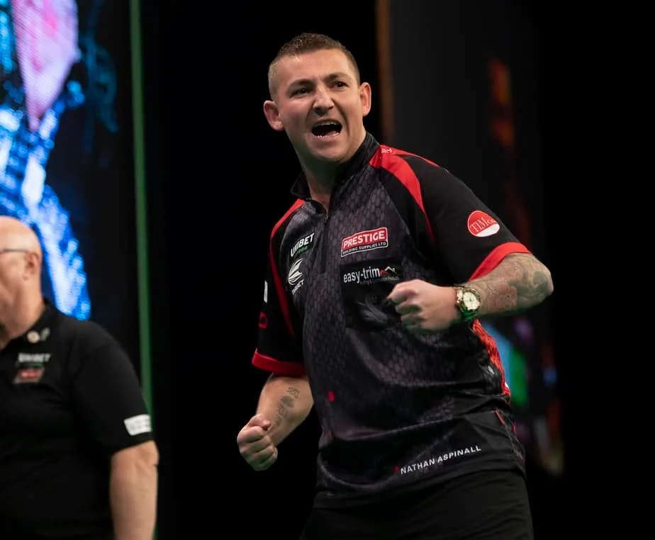 Aspinall en Cross voegen zich bij laatste zestien Grand Slam of Darts