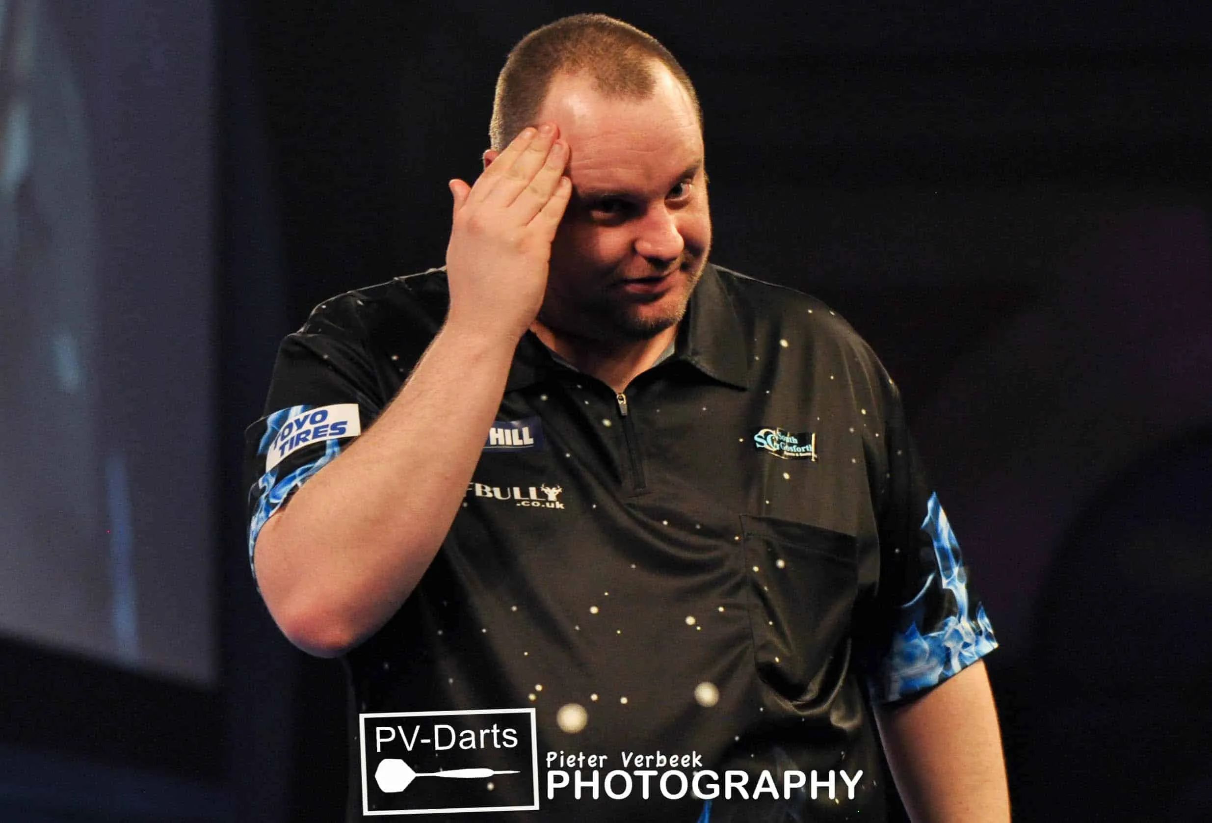 Joyce overleeft zes matchdarts tegen Sedlacek in eerste WK-thriller