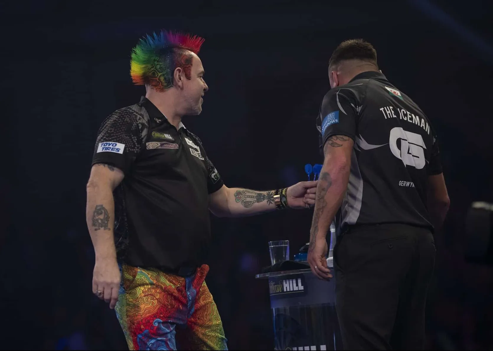 Wright wint op slotdag Super Series, toestand Van Barneveld weer stabiel na ineenzakking (liveblog gesloten)