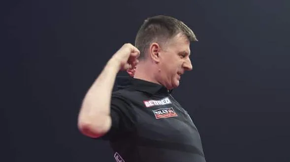 Ratajski piekt op juiste momenten tegen Joyce en bereikt derde ronde