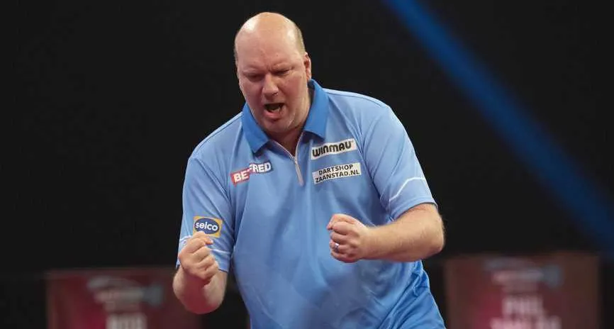 Van der Voort in grandioze Nederlandse thriller naar derde ronde WK Darts