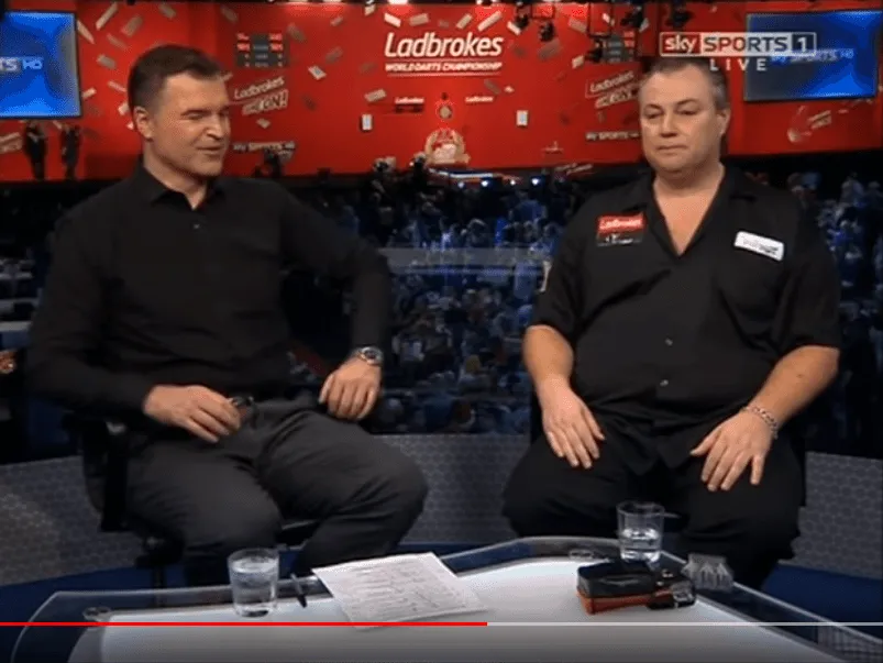 THROWBACK VIDEO: Part maakt zich kwaad na ontbreken foto op muurschildering in Ally Pally