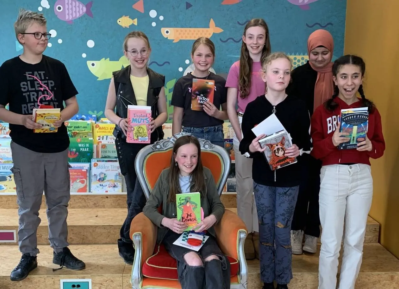 Tamar Dubbink wint de voorleeswedstrijd gemeente De Wolden