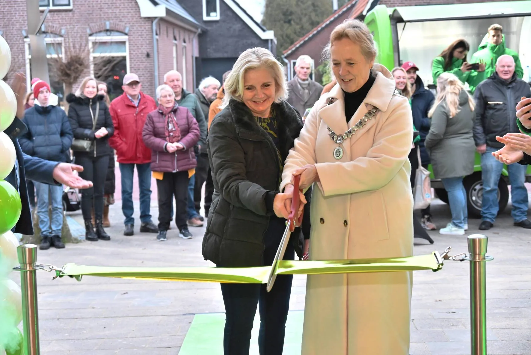 Soepele overgang van oranje naar groen bij Plus Koetsier in Ruinerwold