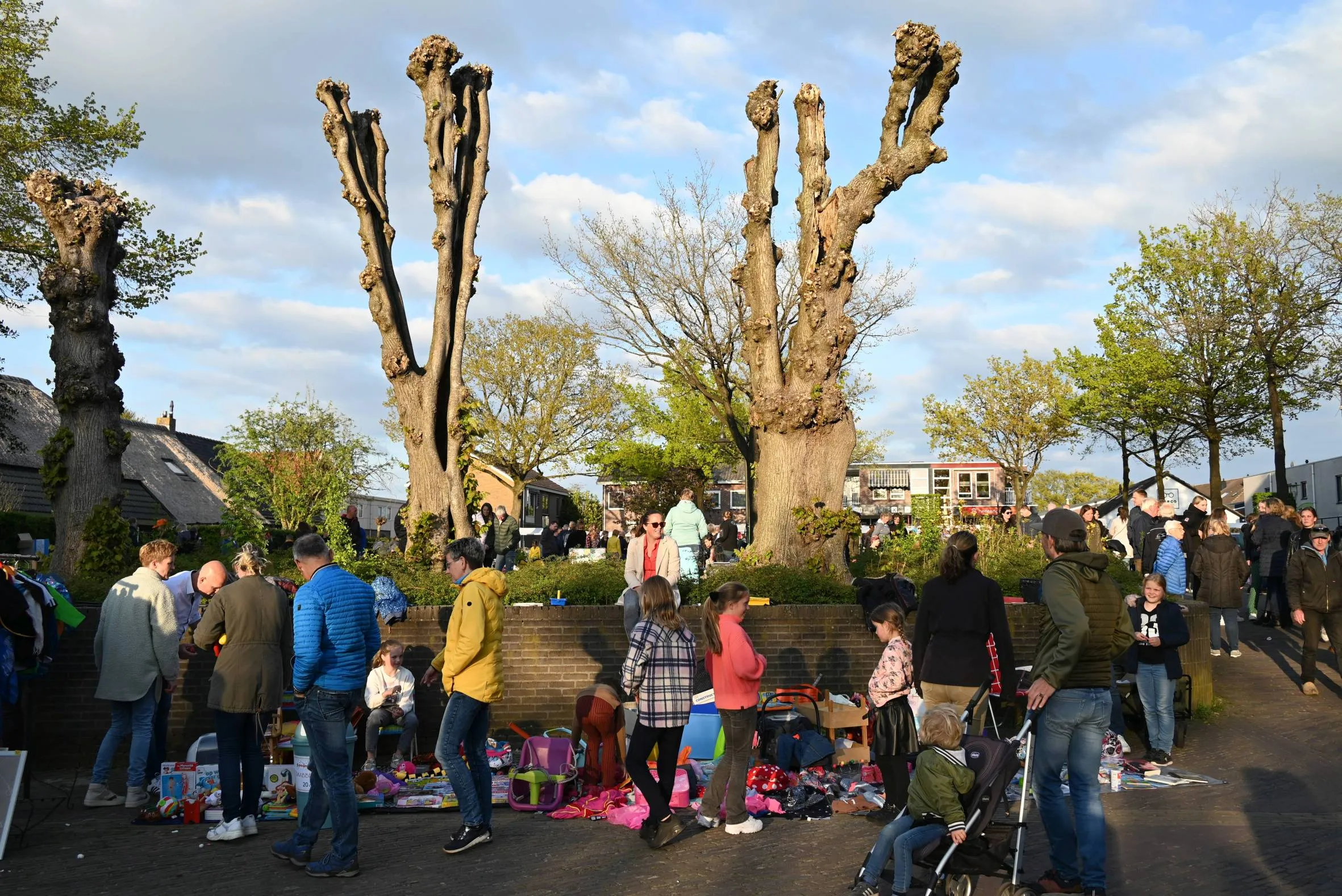 pn26042022 zuidwolde oranjeavond vrijmarkt3