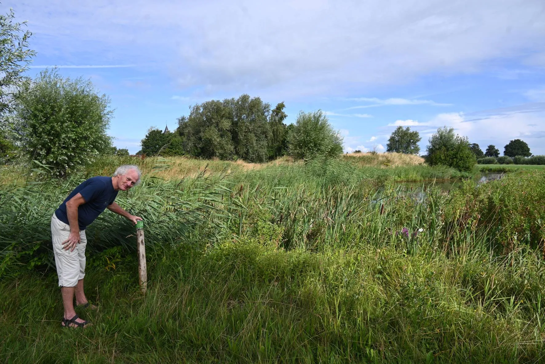 Wandelen met een fraaie Blik op de Kerk van Blijdenstein