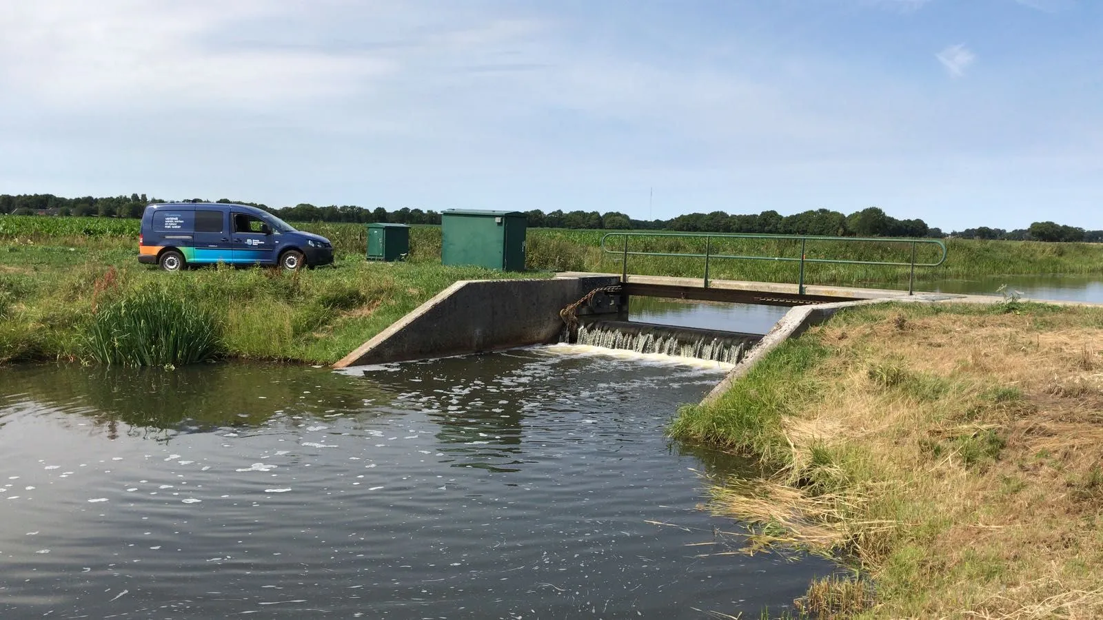 wateraanvoer stuw