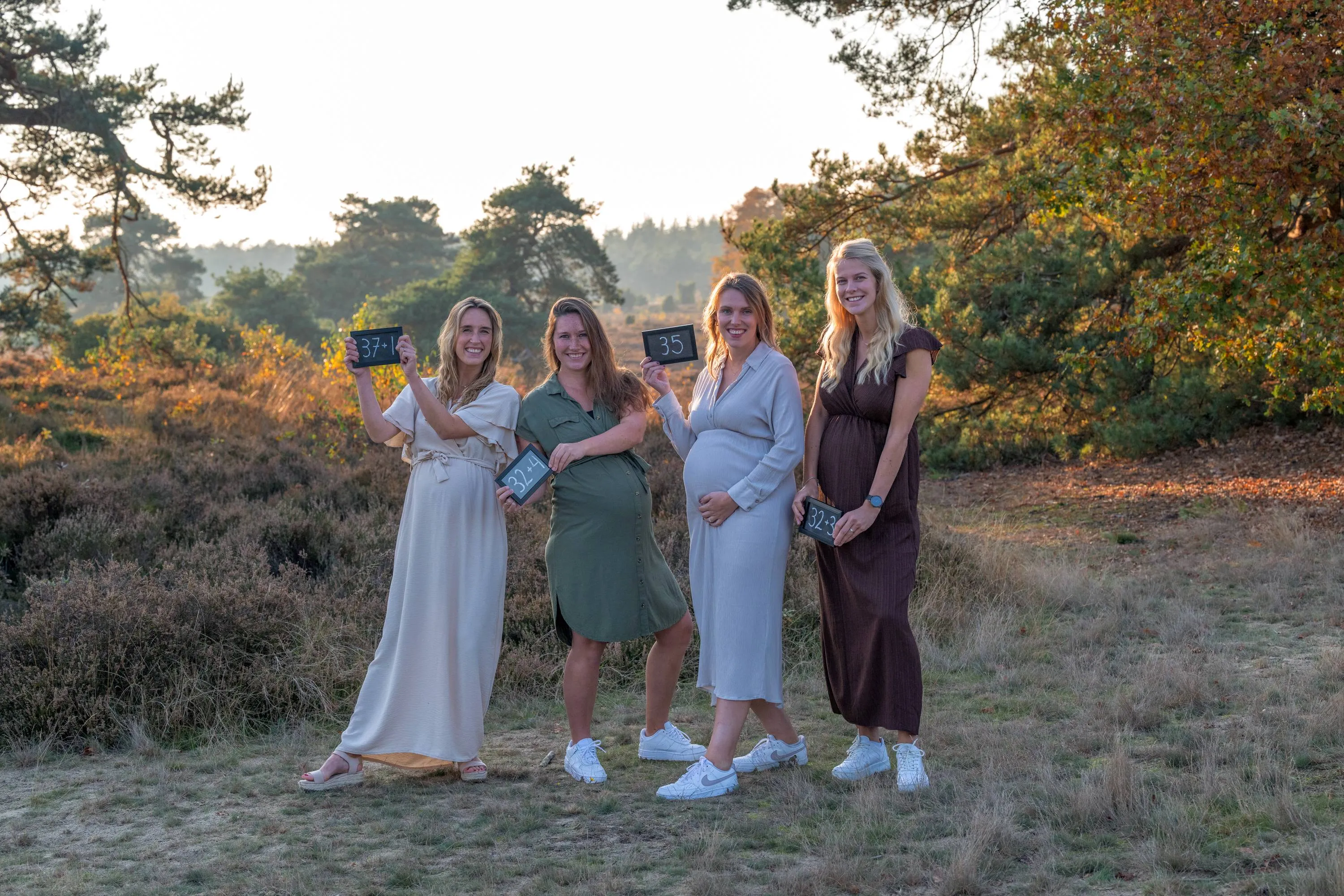 Vriendinnen sinds de kleuterschool en nu allemaal tegelijk zwanger