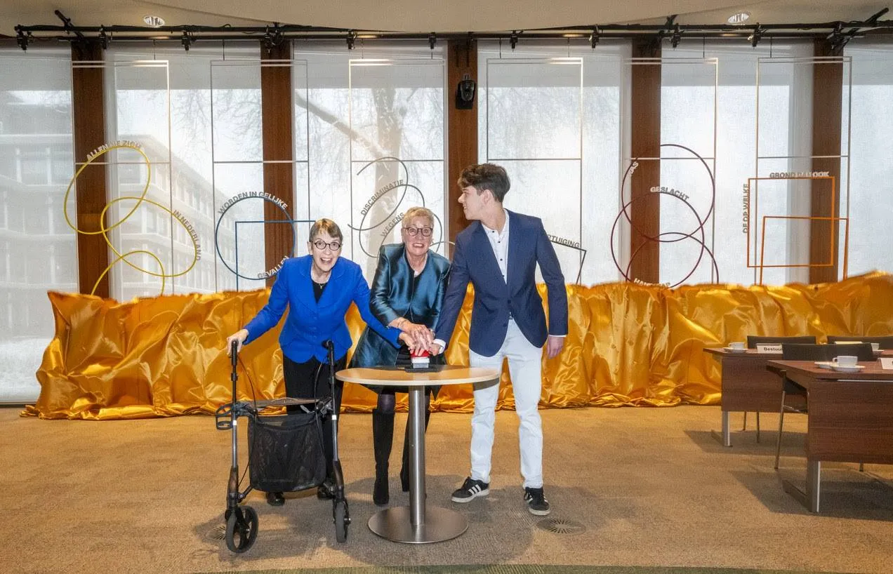 Kunstwerk verbeeldt waarde Artikel 1 in Provinciehuis Drenthe