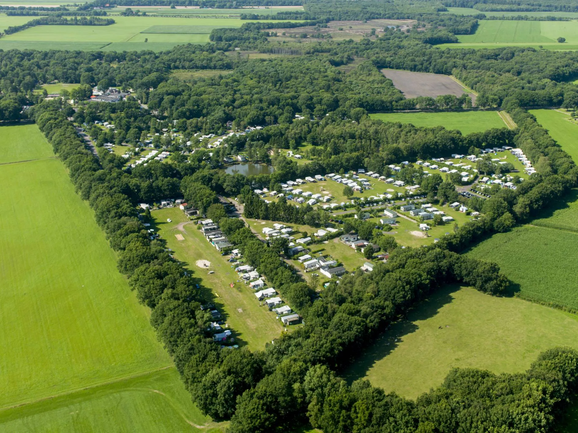 echten westerbergen camping van bovenaf